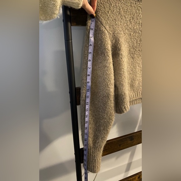 2/$40 Zara Cropped Sweater - Picture 3 of 5